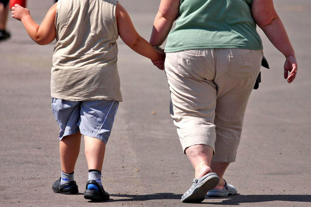 Sobrepeso en niños y adultos: causas, problemas de salud y tratamientos Sobrepeso en niños y adultos: causas, problemas de salud y opciones de tratamiento