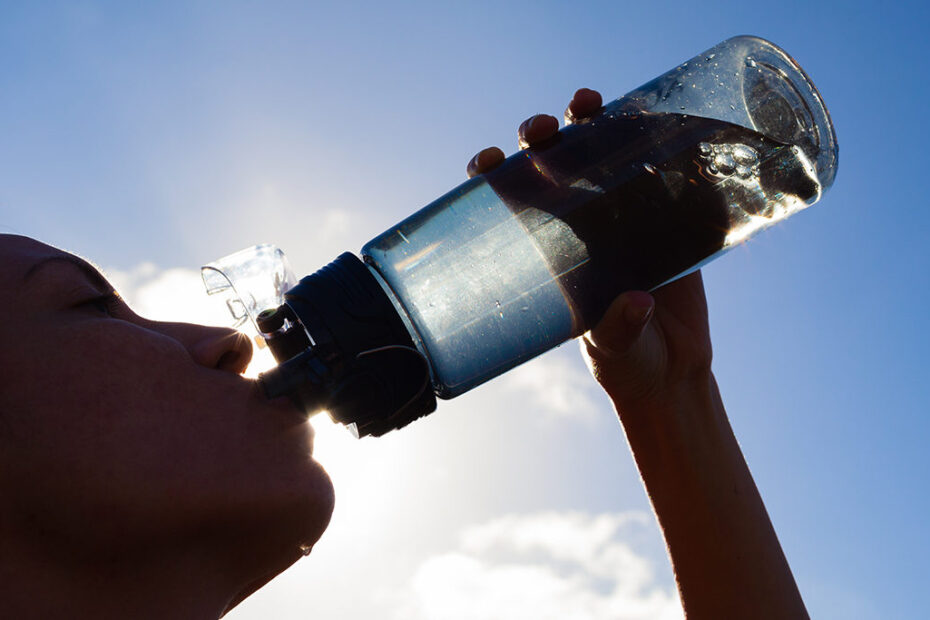 importancia de beber agua para mantener una buena hidratación